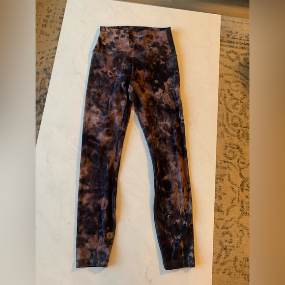 Align leggings size 4. 25 “. Graphite grey/pastel pink diamond dye. - Picture 3 of 10